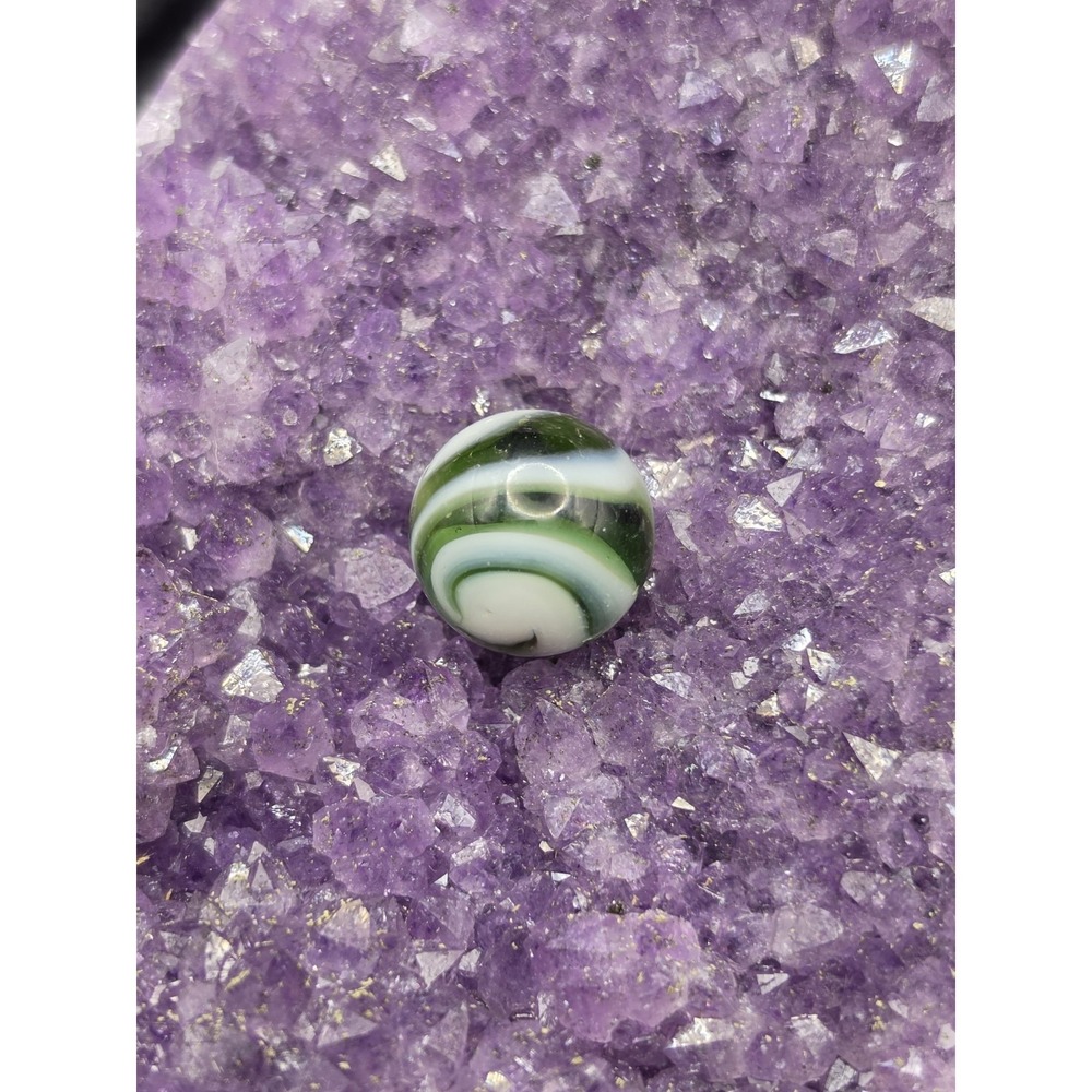 Vintage Ravenswood Intricate Swirl Marble
